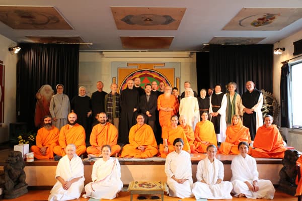 monaci-cattolici-ashram-dim-dialogo-interreligioso